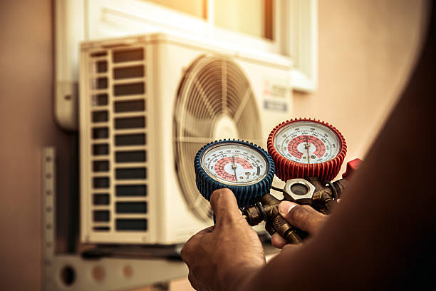 Professional Hvac technician working in Hillsboro, OH
